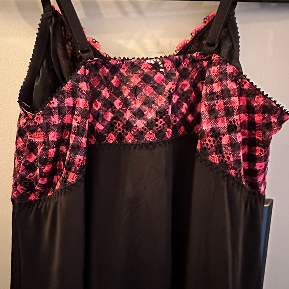 Black and red slip. - Picture 3 of 3